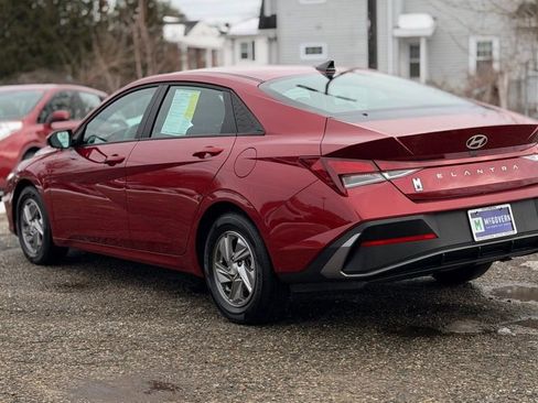 Used 2025 Hyundai Elantra SE w/ Cargo Package image 4