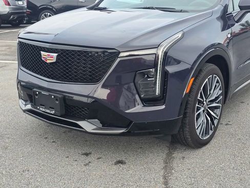 Used 2025 Cadillac XT4 Sport FWD image 11