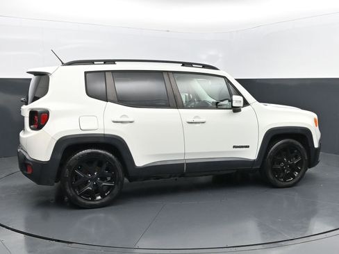 Used 2017 Jeep Renegade Altitude FWD image 8