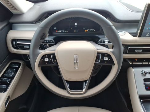 Used 2024 Lincoln Aviator AWD image 12
