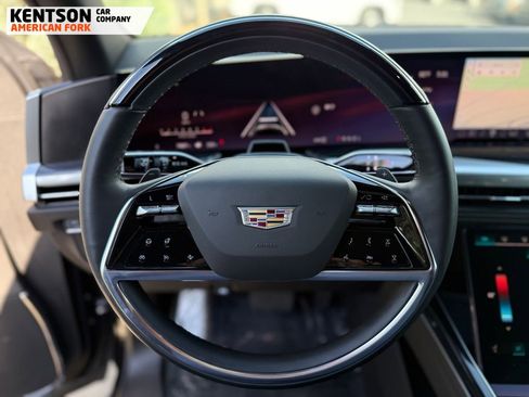 Used 2025 Cadillac Escalade ESV Sport AWD/4WD image 17