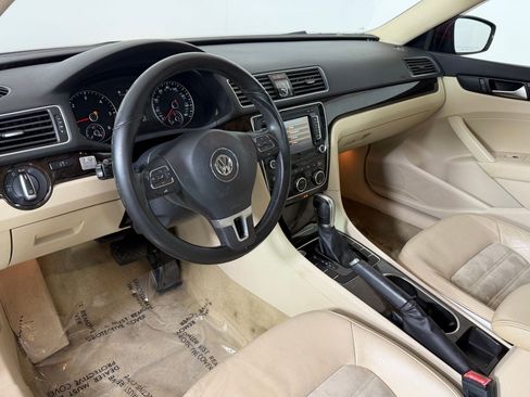 Used 2015 Volkswagen Passat TDI SEL Premium FWD image 4