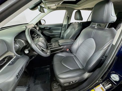 Certified 2025 Toyota Highlander XLE image 13