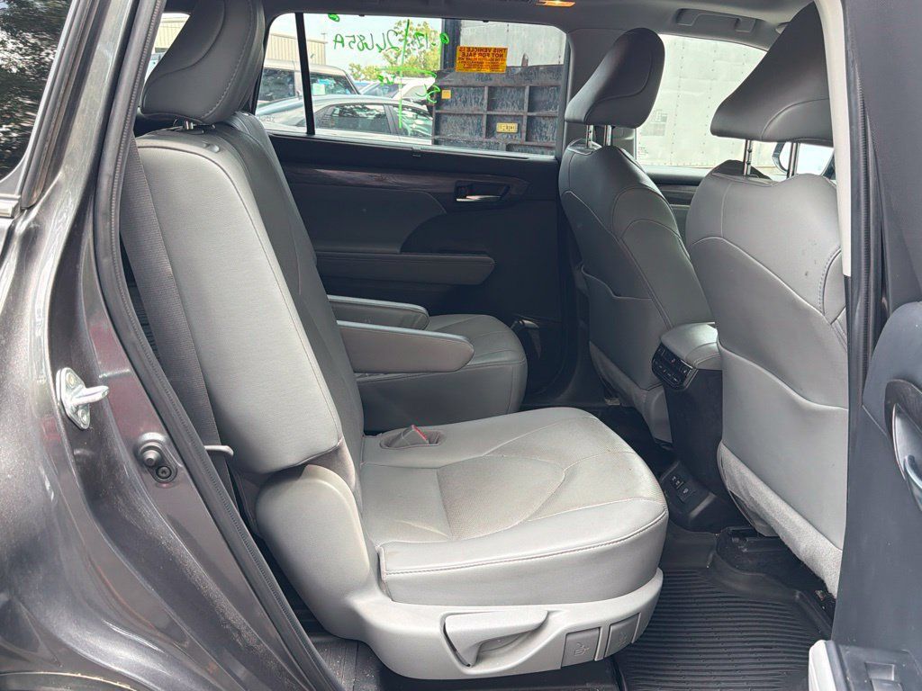 Used 2021 Toyota Highlander Platinum AWD/4WD image 20