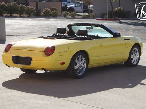 Used 2004 Ford Thunderbird image 32