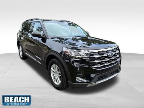 Used 2025 Ford Explorer Active w/ Active Comfort Package RWD image 1