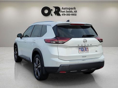 Used 2024 Nissan Rogue SL w/ SL Premium Package FWD image 4