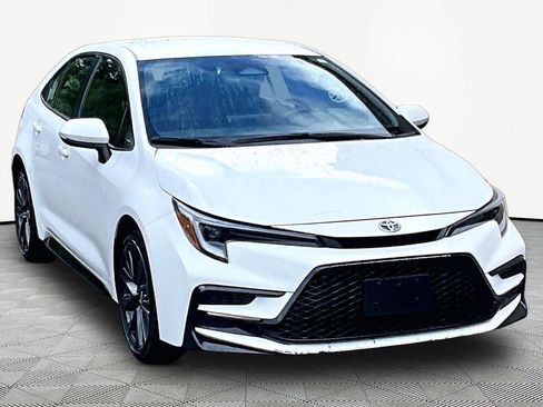 Certified 2024 Toyota Corolla SE FWD image 3