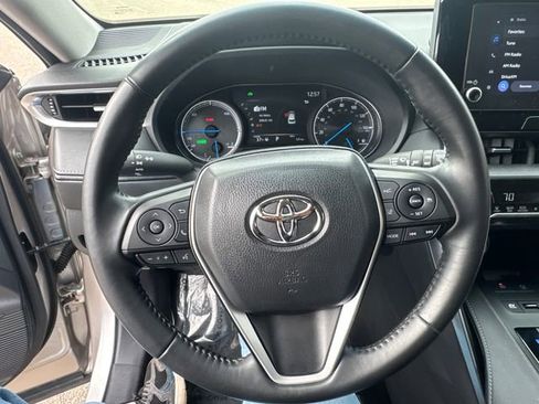 Used 2024 Toyota Venza LE image 28