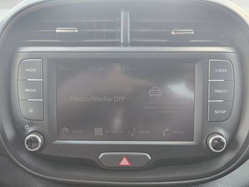 Used 2025 Kia Soul LX w/ LX Technology Package FWD image 8