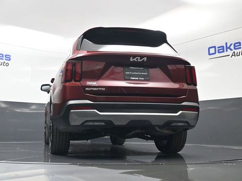 Certified 2025 Kia Sorento EX w/ Panoramic Sunroof Package image 47