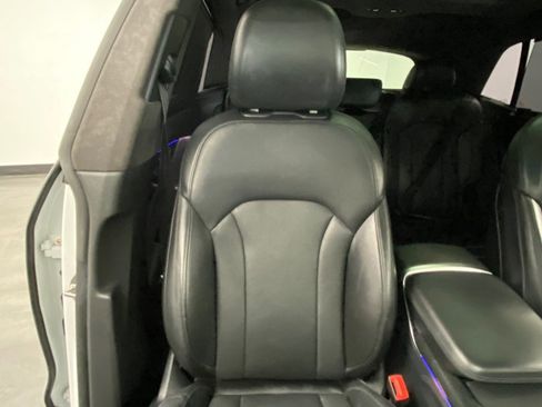 Used 2019 Audi Q8 Prestige AWD/4WD image 25