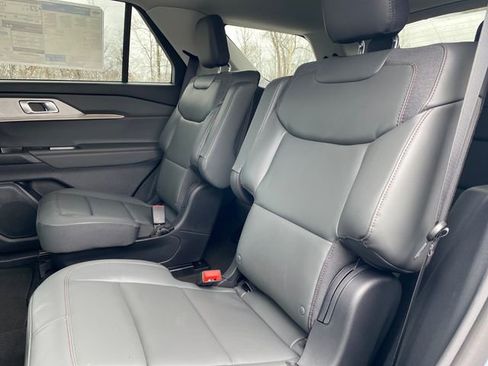 New 2026 Ford Explorer Active w/ Active Comfort Package image 18