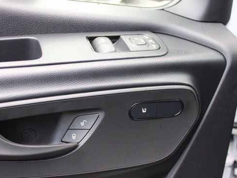 Used 2025 Mercedes-Benz Sprinter 2500 image 9