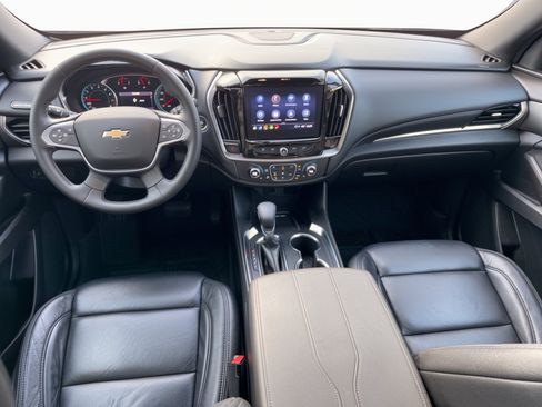 Used 2023 Chevrolet Traverse LT FWD image 17
