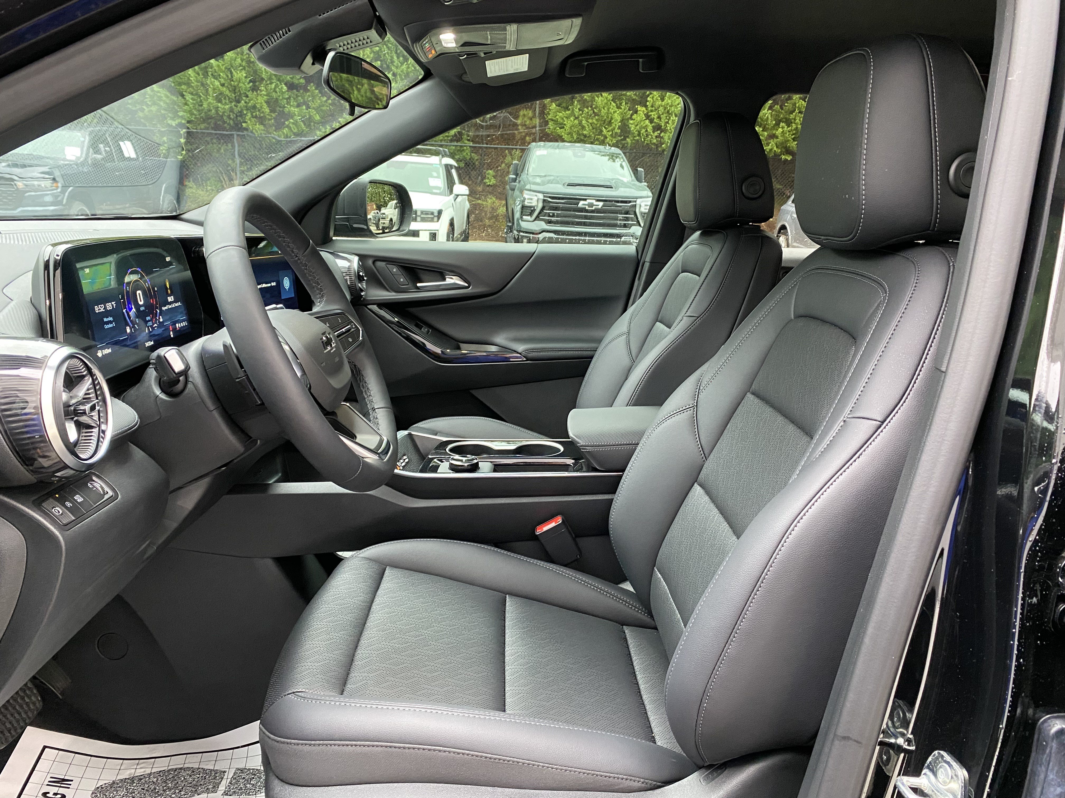 Used 2027 Chevrolet Equinox LT w/ Convenience Package II FWD image 16