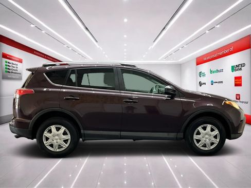 Used 2018 Toyota RAV4 LE AWD/4WD image 8