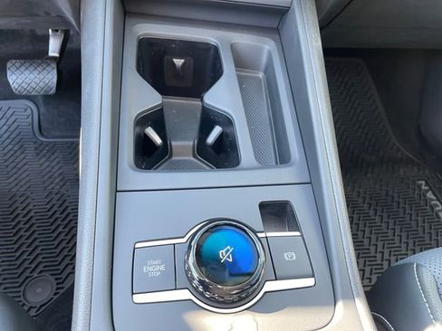 New 2025 Volkswagen Tiguan SE image 17