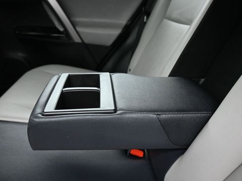 Used 2018 Toyota RAV4 Limited image 34