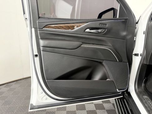 Used 2022 Cadillac Escalade Sport Platinum w/ Heavy-Duty Trailer Package AWD/4WD image 35