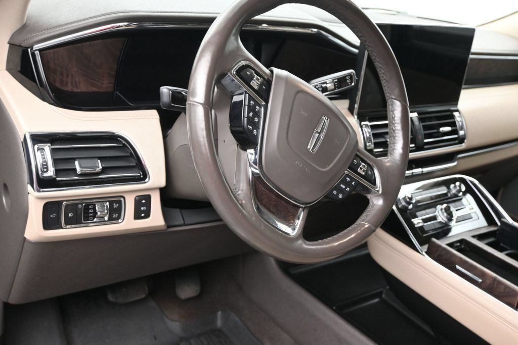 Used 2022 Lincoln Navigator L Reserve AWD/4WD image 10