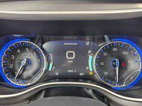 Used 2025 Chrysler Pacifica Select FWD image 20