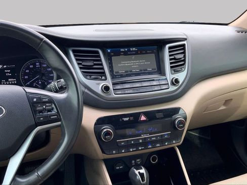 Used 2016 Hyundai Tucson Limited w/ Option Group 03 FWD image 7