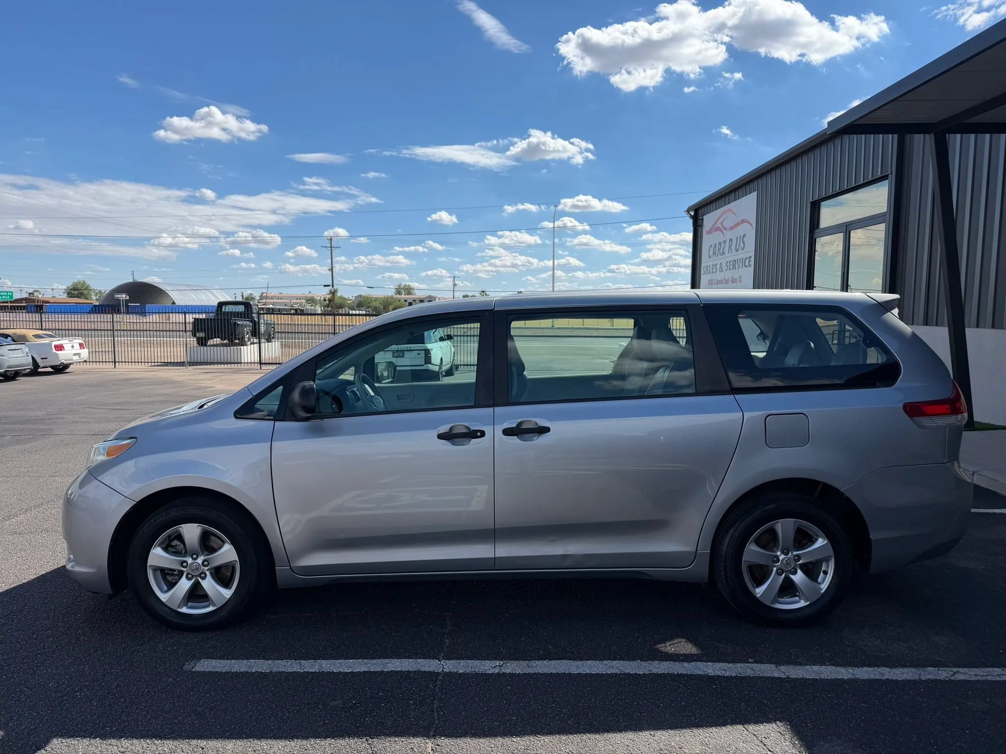 Used 2011 Toyota Sienna FWD image 4