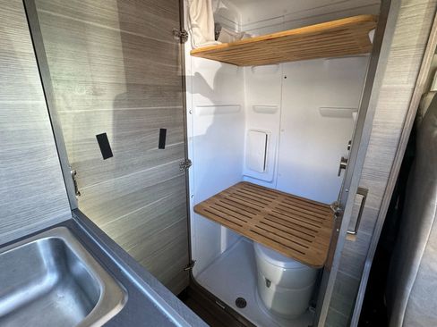 Used 2022 Mercedes-Benz Sprinter 2500 image 34