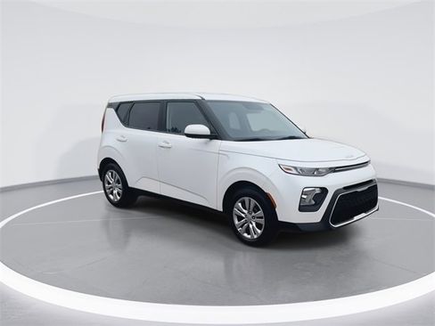 Used 2022 Kia Soul LX image 2