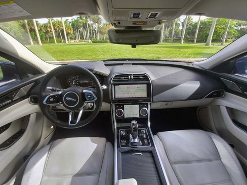 Used 2020 Jaguar XE S AWD/4WD image 9