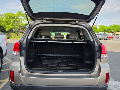 Used 2014 Subaru Outback 2.5i Limited w/ Moonroof Package AWD/4WD image 9