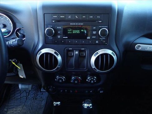 Used 2015 Jeep Wrangler Sahara w/ Connectivity Group AWD/4WD image 13