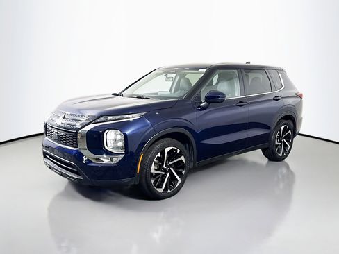 Used 2024 Mitsubishi Outlander SE image 4