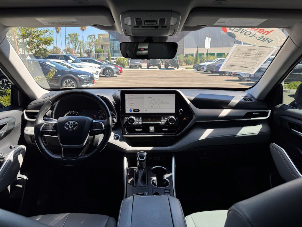 Used 2023 Toyota Highlander XLE FWD image 12