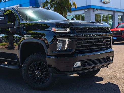 Used 2021 Chevrolet Silverado 2500 LT w/ Midnight Edition AWD/4WD image 3