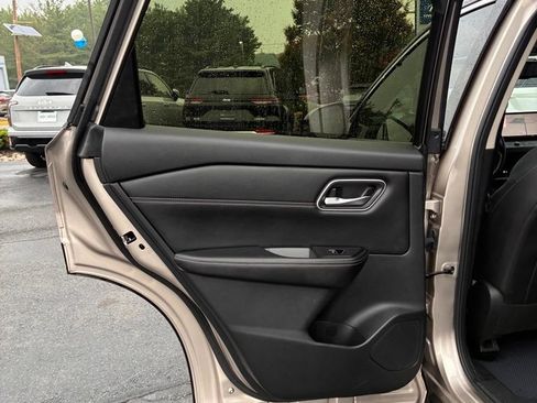 Used 2024 Nissan Rogue Platinum FWD image 46