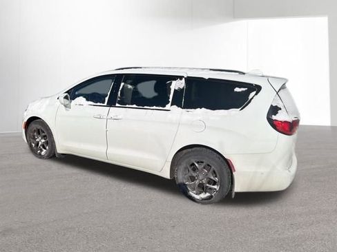 Used 2020 Chrysler Pacifica Touring-L Plus image 6