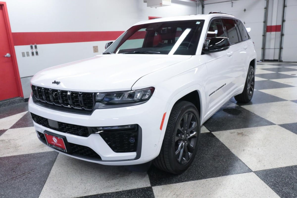 Used 2026 Jeep Grand Cherokee Limited AWD/4WD image 5