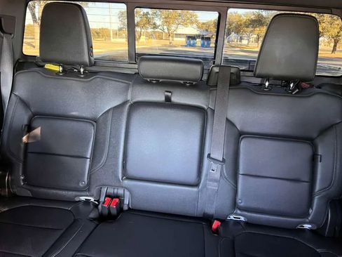 Used 2021 GMC Sierra 1500 SLT image 30