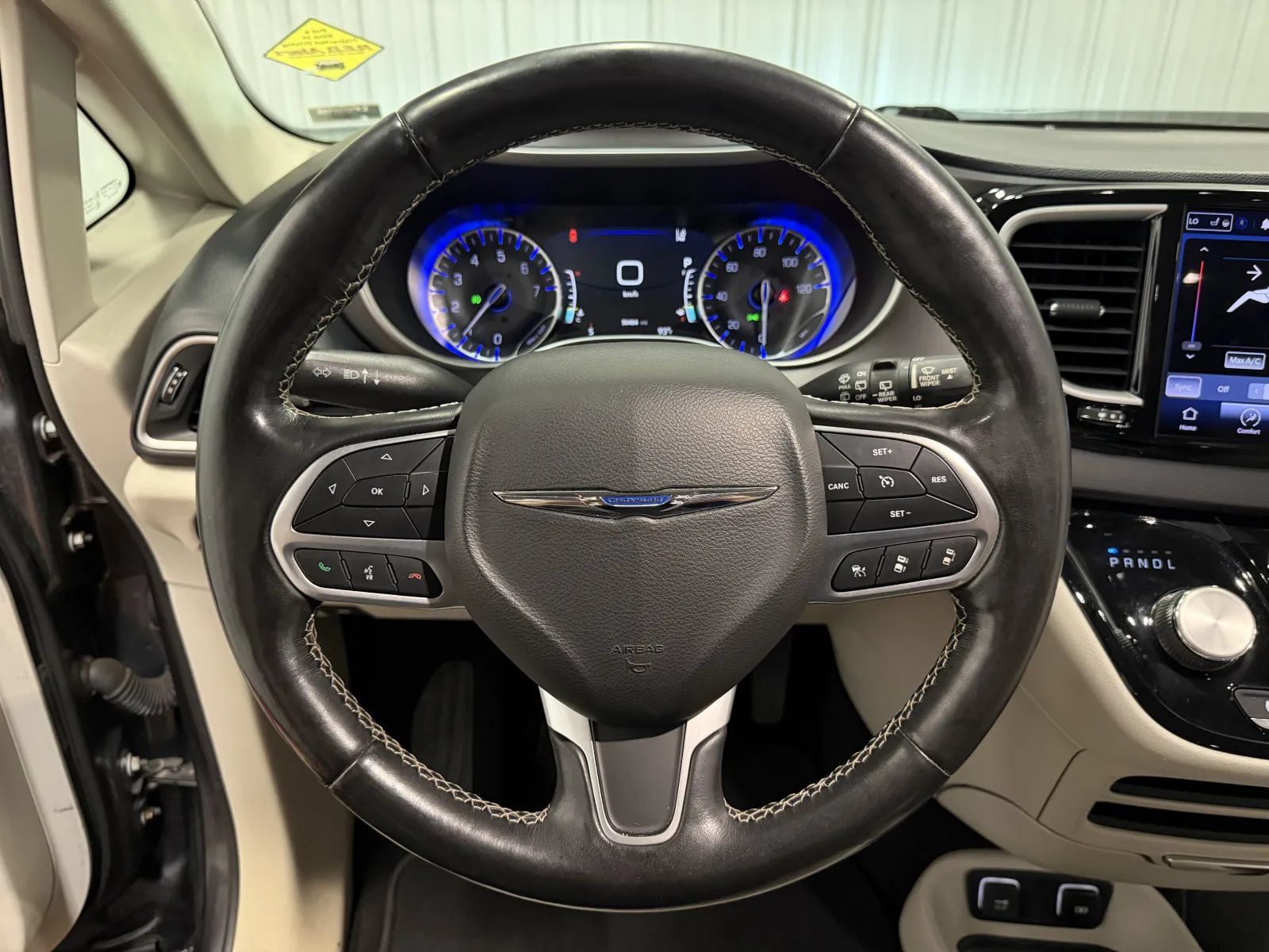 Used 2021 Chrysler Pacifica Touring-L FWD image 18
