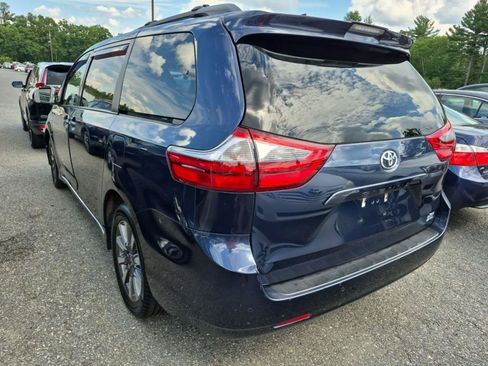 Used 2020 Toyota Sienna XLE w/ XLE Navigation Package AWD/4WD image 2