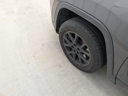 Used 2015 Jeep Cherokee Latitude w/ Comfort/Convenience Group image 8