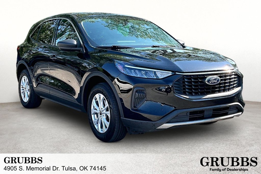 Used 2023 Ford Escape Active w/ Tech Pack #1 AWD/4WD image 1