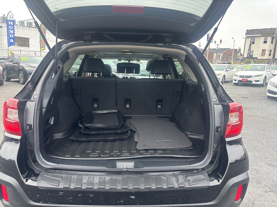 Used 2019 Subaru Outback 2.5i Limited AWD/4WD image 11