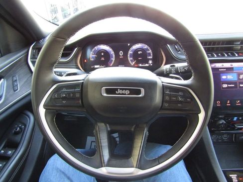 Used 2024 Jeep Grand Cherokee L Limited w/ Luxury Tech Group II image 30