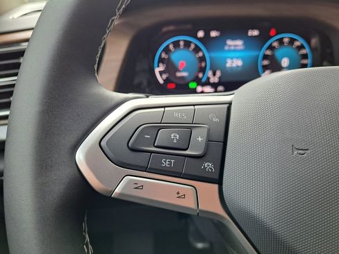 Used 2025 Volkswagen Atlas SE image 16