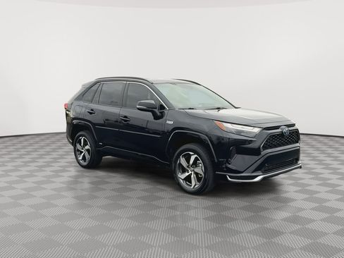Used 2022 Toyota RAV4 SE image 2