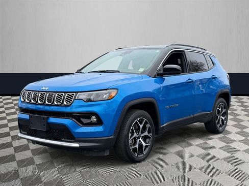 Used 2025 Jeep Compass Limited AWD/4WD image 2