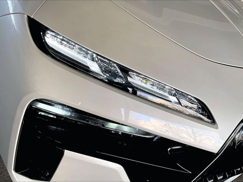 Certified 2025 BMW 760i xDrive w/ Executive Package image 28